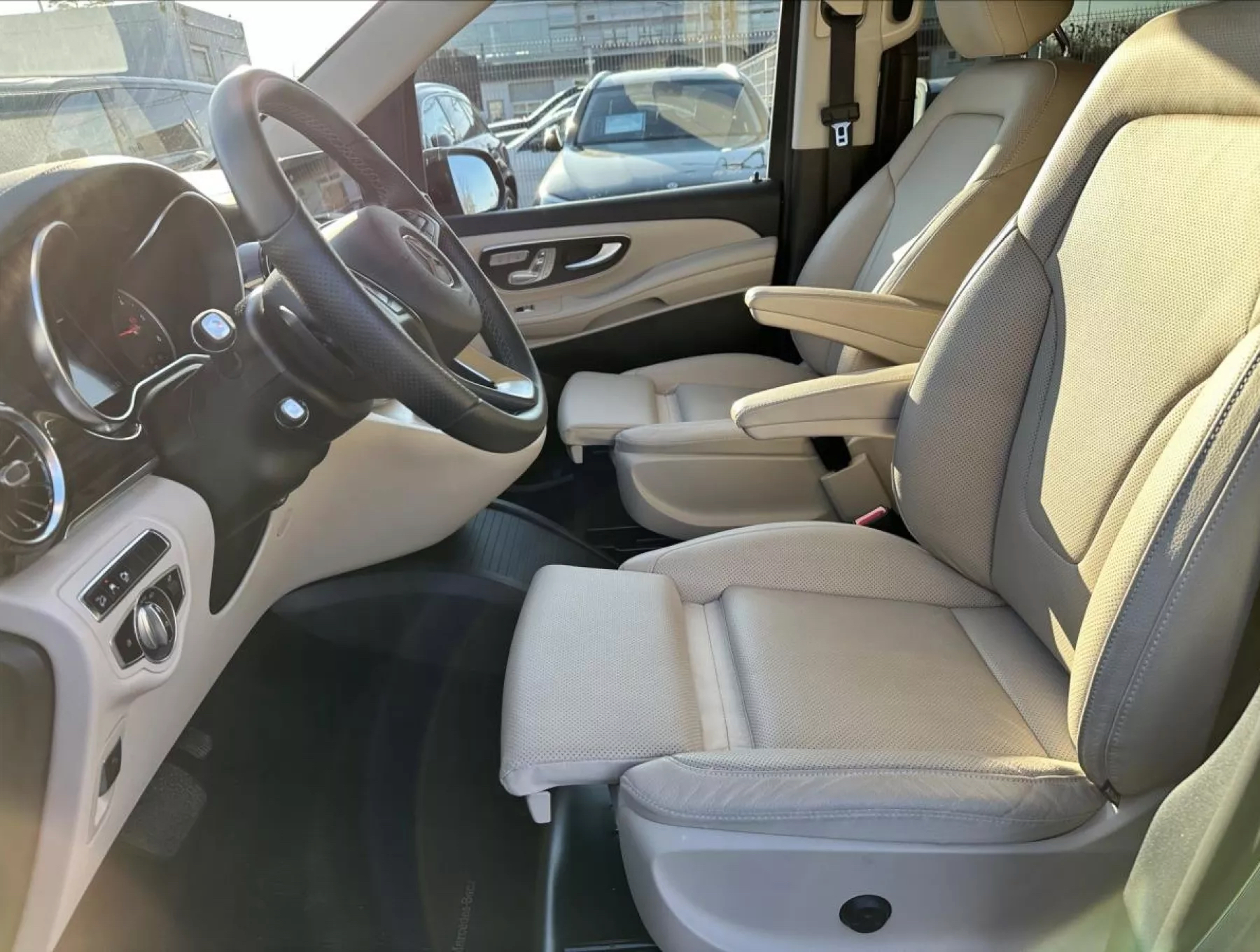 Mercedes - Benz V 300d LONG 4matic AVANTGARDE | super cena | předváděcí auto skladem | přímo od českého autorizovaného prodejce | online nákup | online prodej | autoibuy.com|